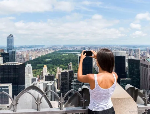 Sosta alla St. Patrick's Cathedral durante il tour Fifth Avenue verso Top of the Rock